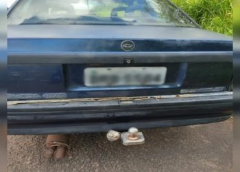 Homem amarra namorada em carro e arrasta pela estrada