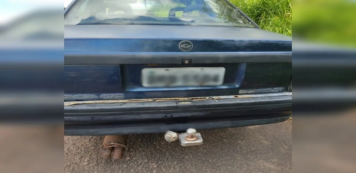 Homem amarra namorada em carro e arrasta pela estrada