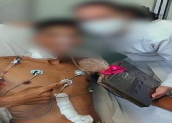 Jovem tem a barriga aberta após usar LSD e isenta namorada de culpa