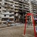 Prédio em escombros na capital Kiev (Foto: Reuters)