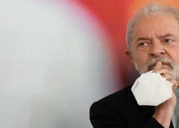 LuLA DÁ ENTREVISTA E DEFENDE REGULAMENTAÇÃO DA IMPRENSA
