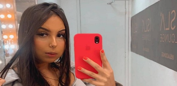A emboscada que terminou com a morte do miliciano Vladimir Melgaço Montenegro, o Bibi, e da jovem Marianna Jaime Costa, na manhã deste sábado, teve mais de 100 tiros disparados