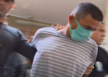A Justiça decretou a prisão dos três homens detidos pela morte do congolês Moïse Kabagambe. O trio havia sido detido nesta terça-feira (1º), e a polícia tinha pedido a prisão ao Judiciário fluminense.