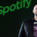 CEO do Spotify condena insultos racistas de Joe Rogan