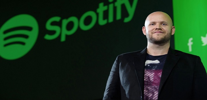 CEO do Spotify condena insultos racistas de Joe Rogan