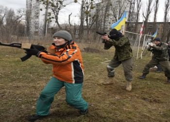 Ucrãnia peju ajuda e armas contra a Rússia