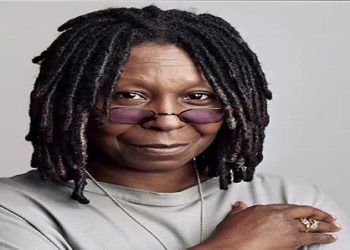 A atriz e apresentadora Whoopi Goldberg, de 66 anos de idade, foi suspensa por duas semanas do programa The View