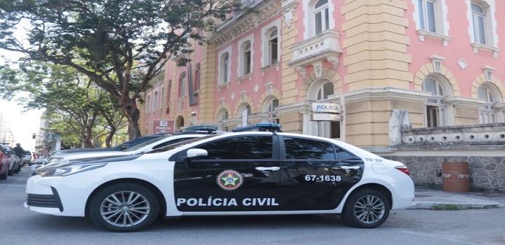 Uma jovem de 22 anos foi resgatada por policiais militares do 12º BPM (Niterói) da casa dos sogros, em Várzea das Moças, na Região Oceânica de Niterói