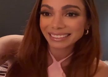 Anitta comemora primeiro lugar de Envolver no Spotify