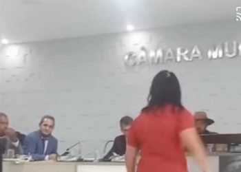 Quissmã-RJ: Mulher tenta agredir vereador durante sessão