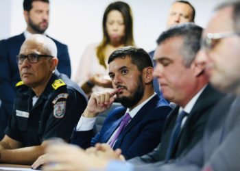 Com críticas à investigação, Alerj revoga prisão de Rodrigo Bacellar