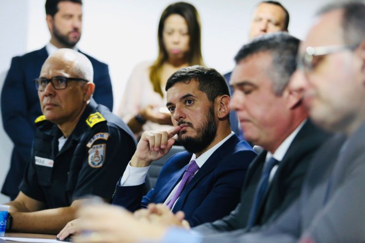 Com críticas à investigação, Alerj revoga prisão de Rodrigo Bacellar