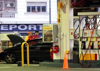 Gasolina na ARGENTINA: Na Argentina motoristas estrangeiros têm o limite de 15 litros de gasolina por abastecimento.