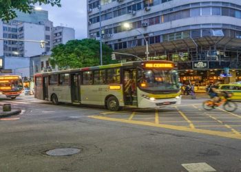 Paralisação de onibus e greve de garis no RJ