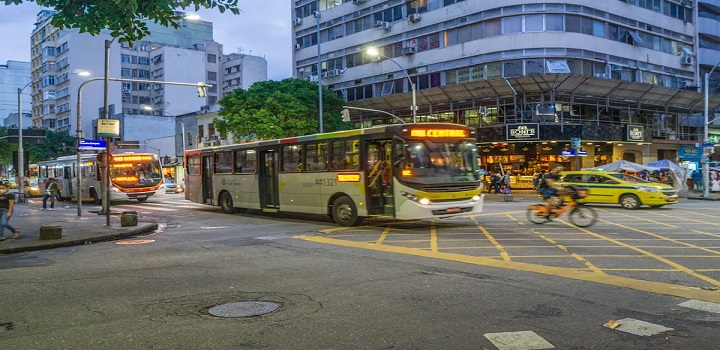 Paralisação de onibus e greve de garis no RJ
