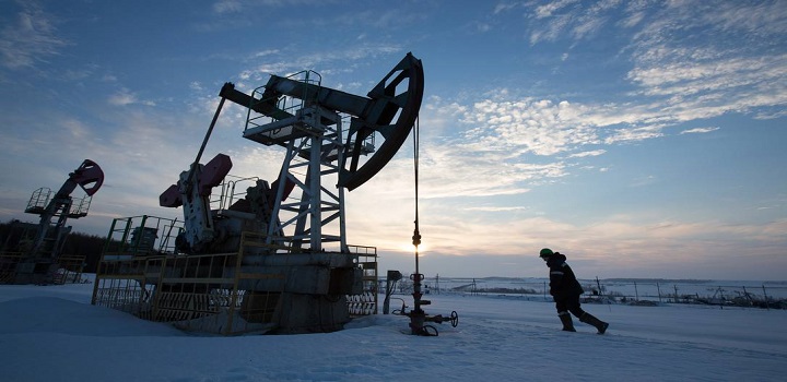 EUA alertam que sanções secundárias contra a China podem elevar preços globais da energia. Proposta de tarifas de 100% para China e Índia gera cautela entre aliados europeus.
