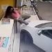 Débora Rezende conseguiu pular sobre o carro e escalar um balcão para manter-se ilesa O vídeo com a ação da estudante viralizou nas redes sociais