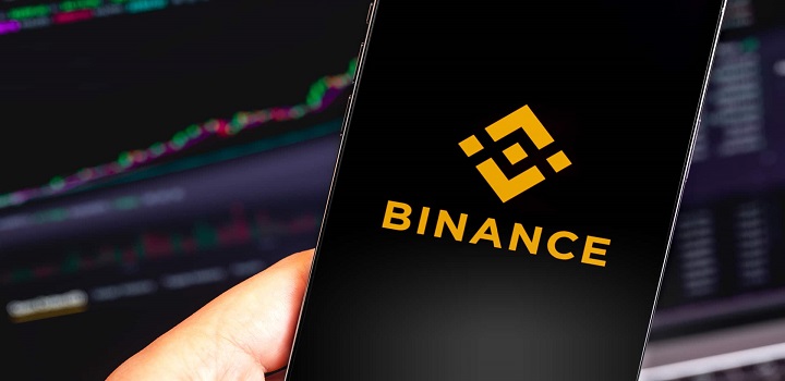 Um juiz de São Paulo determinou o bloqueio urgente nas contas da Binance após uma cliente investidora não profissional idosa acusar a empresa de ser alvo de um ataque hacker e perder R$ 250 mil em 15 minutos.
