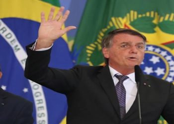 Presidente Bolsonaro usa termo racista ao se referir a peso de apoiador