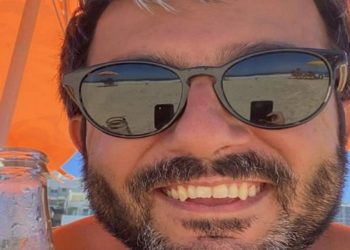 perícia no carro do farmacêutico Carlos Alexandre Resende, de 40 anos, morto com um tiro na cabeça durante um assalto na Tijuca,
