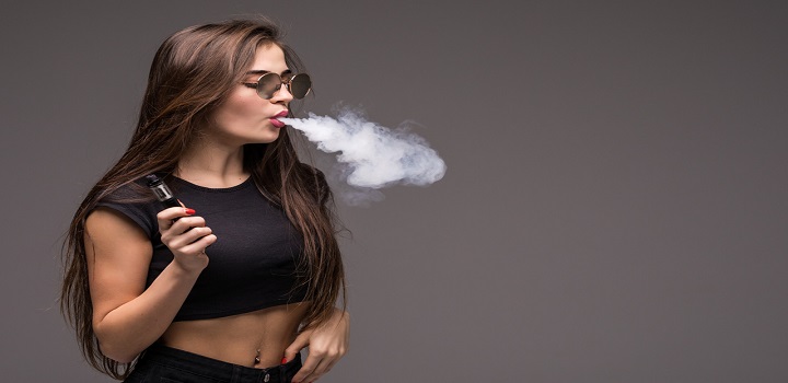 Com venda proibida, cigarro eletrônico é sensação entre os jovens e acende alerta Especialistas alertam para complicações cardiovasculares e pulmonares dos cigarros eletrônicos