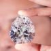Um diamante branco de 228,31 quilates, conhecido como ‘A Pedra’, será leiloado pela casa de leilões Christie’s em maio, na Suíça, por um preço estimado entre US$ 20 e US$ 30 milhões,