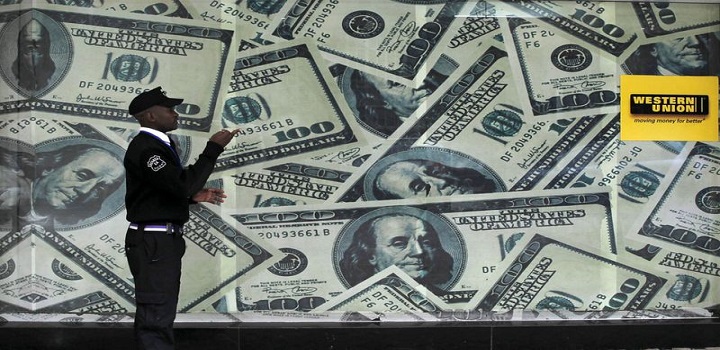 queda do dólar, Dólar engata queda e vai abaixo de R$5