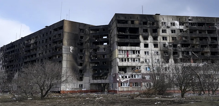 Ucrânia: forças russas bombardeiam escola de arte que abrigava 400 civis em Mariupol
