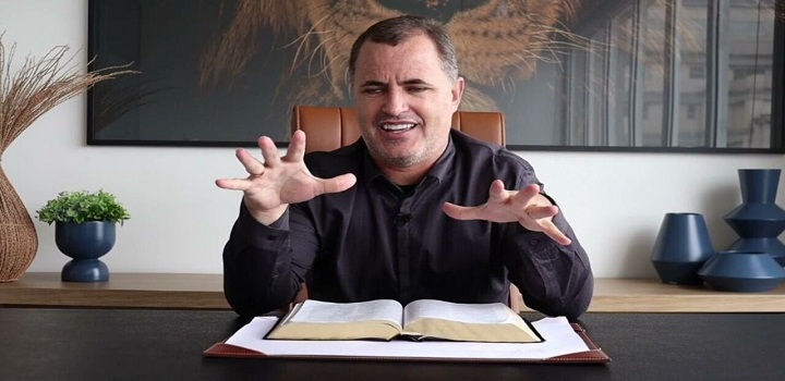 Osório José Lopes, conhecido como pastor Osório, pelo crime de estelionato