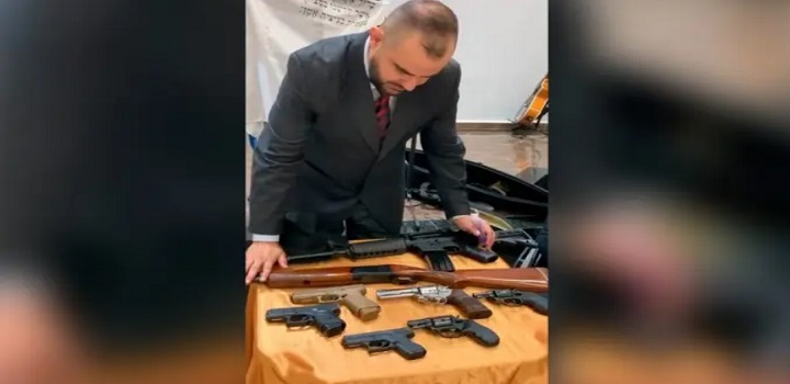 Pastor benze armas em igreja evangélica no Paraná