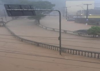 Temporal de domingo em Petrópolis tem cinco mortos e desaparecidos, afirma Defesa Civil