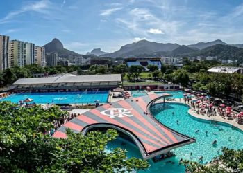 idoso foi preso temporariamente acusado de tentativa de estupro de um menor de idade, em um vestiário da sede do Flamengo... - Veja mais em https://www.uol.com.br/esporte/futebol/ultimas-noticias/2022/03/24/idoso-e-preso-apos-tentar-estuprar-menor-em-vestiario-na-sede-do-flamengo.htm?cmpid=copiaecola