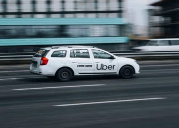 Uber transporta refugiados na Ucrania