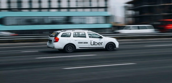 Uber transporta refugiados na Ucrania