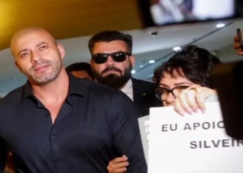 Jair Bolsonaro concece indulto a Daniel Silveira