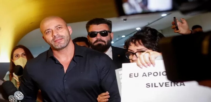 Jair Bolsonaro concece indulto a Daniel Silveira