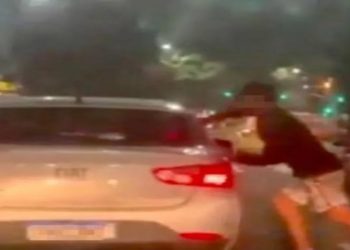 Furtos de celular pela janela de carros de app viram rotina e assustam cariocas
