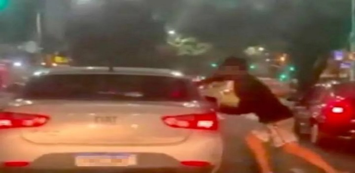 Furtos de celular pela janela de carros de app viram rotina e assustam cariocas