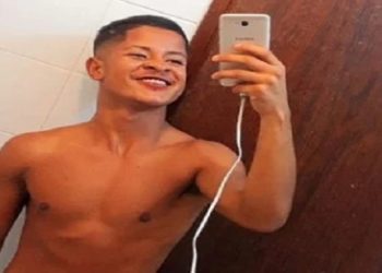 Jovem que esfaqueou repórter da TV Globo seguirá preso, decide Justiça