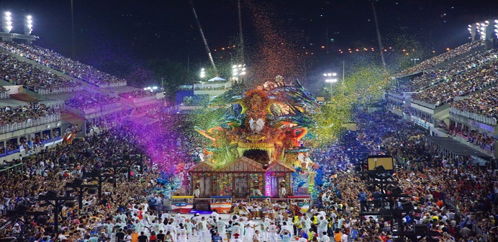cARNAVAL EM ABRIL: carnaval nas principais capitais do país, adiado para este mês por causa da pandemia.