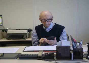 Brasileiro bate recorde ao trabalhar 84 anos na mesma empresa Segundo ele, o segredo é fazer o que ama e se preocupar com a alimentação