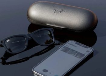Ray-Ban Stories são  óculos inteligentes criados em parceria com o Facebook (Foto: Divulgação)