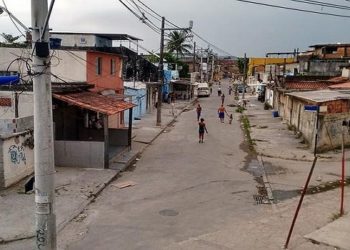 médica de 39 anos e seu filho de 4. Os dois sofreram um sequestro-relâmpago na Barra da Tijuca e foram levados no carro da família por criminosos armados para a Cidade de Deus,