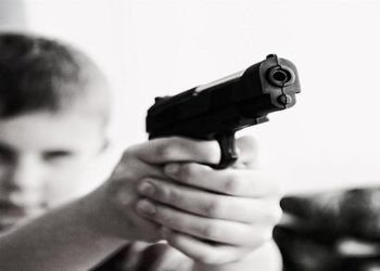 Criança mata irmao de 15 anos com tiro em SP