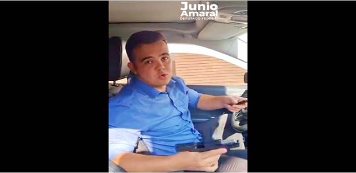 Junio Amaral; deputado bolsonarista puxa arma e ameaça Lula
