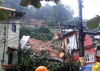 Deslizamento de terra atinge casas e deixa onze moradores desaparecidos em Angra dos Reis