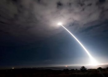 EUA cancelam teste de míssil balístico por tensões nucleares com Rússia