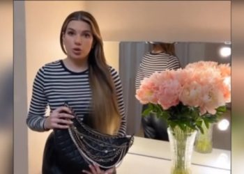 Influenciadoras digitais da Rússia publicaram vídeos destruindo bolsas da Chanel