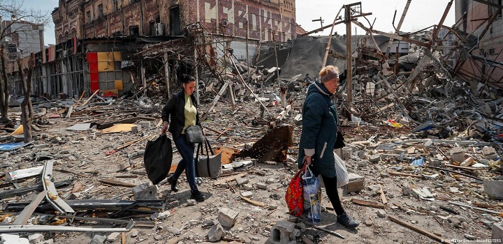 Kiev diz haver relatos de ataque químico em Mariupol, e Reino Unido verifica as informações. Prefeito afirma que mais de 10 mil civis já morreram na cidade. Zelenski fala em "nova fase de terror contra a Ucrânia".