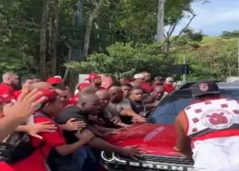 Protes; flamengo, torcedores vandalizam carros de atletas